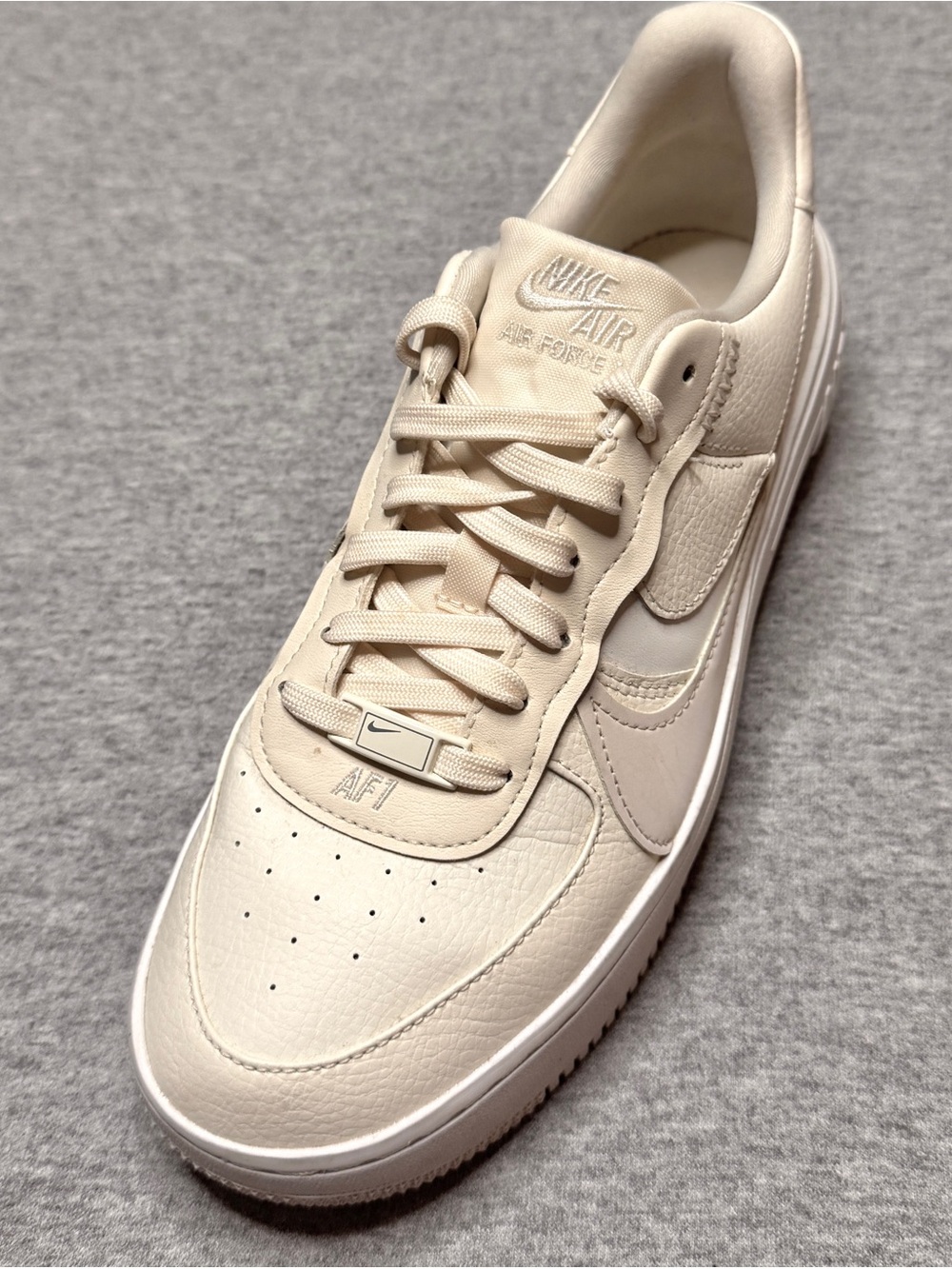 NikeModel: Air Force 1 PLT.AF.ORM (Platform)